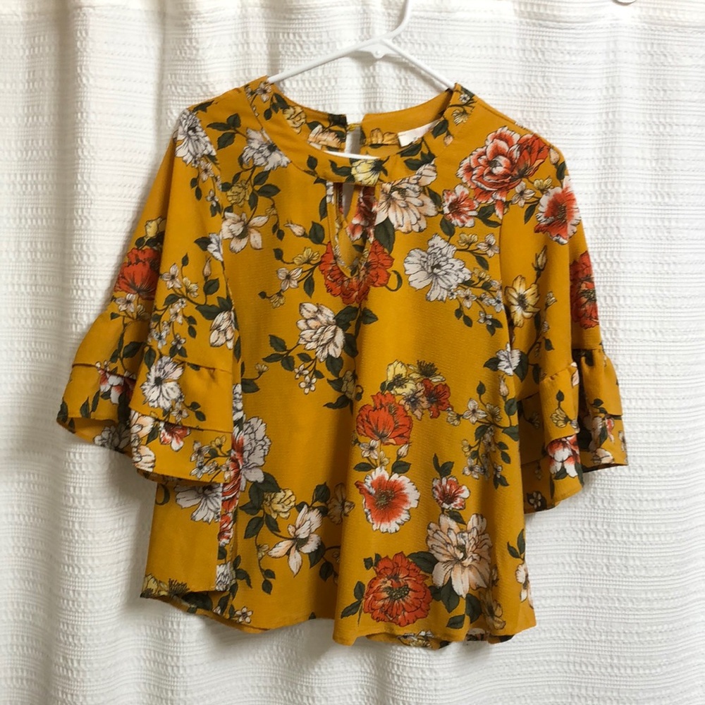 Women’s flowy shirt